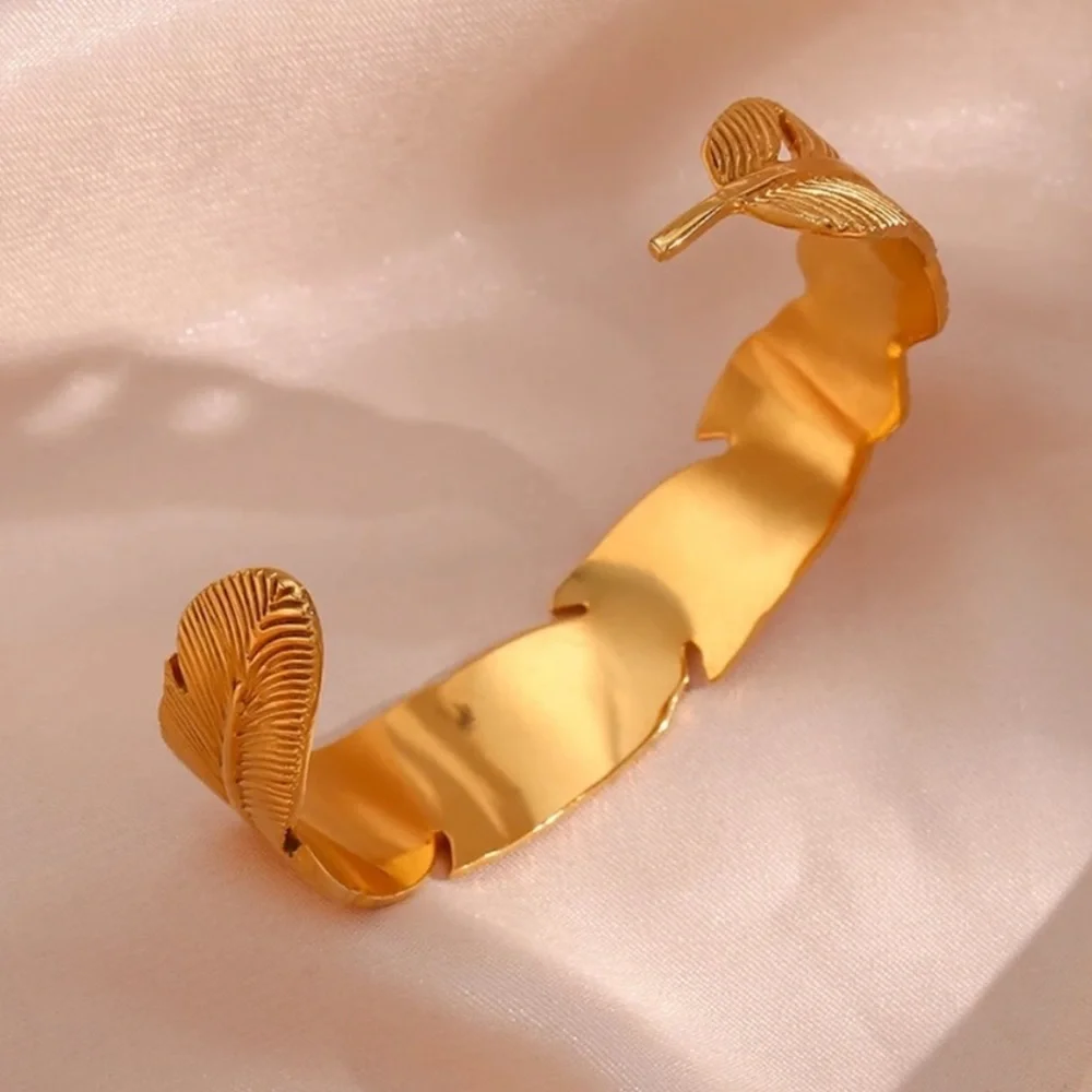 NEW LEAF BANGLE CUFF 18K GOLD BRACELET, NICE BRACELET, CUTE BRACELET - Picture 5 of 7